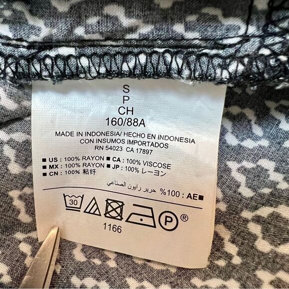 OLD NAVY Romper Jumper Pockets One Piece Black and White Size Small - Picture 7 of 8